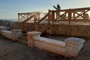 La Brigada de Obras de Almenara desinfecta la Playa Casablanca