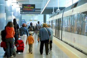 La Generalitat incorpora auxiliares COVID-19 a las principales estaciones y zonas de mayor afluencia de la red de Metrovalencia