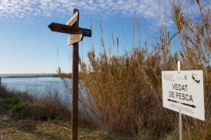 El Consorcio gestor del Paisaje Protegido de la Desembocadura del río Mijares instala las señales que advierten de los cotos de pesca