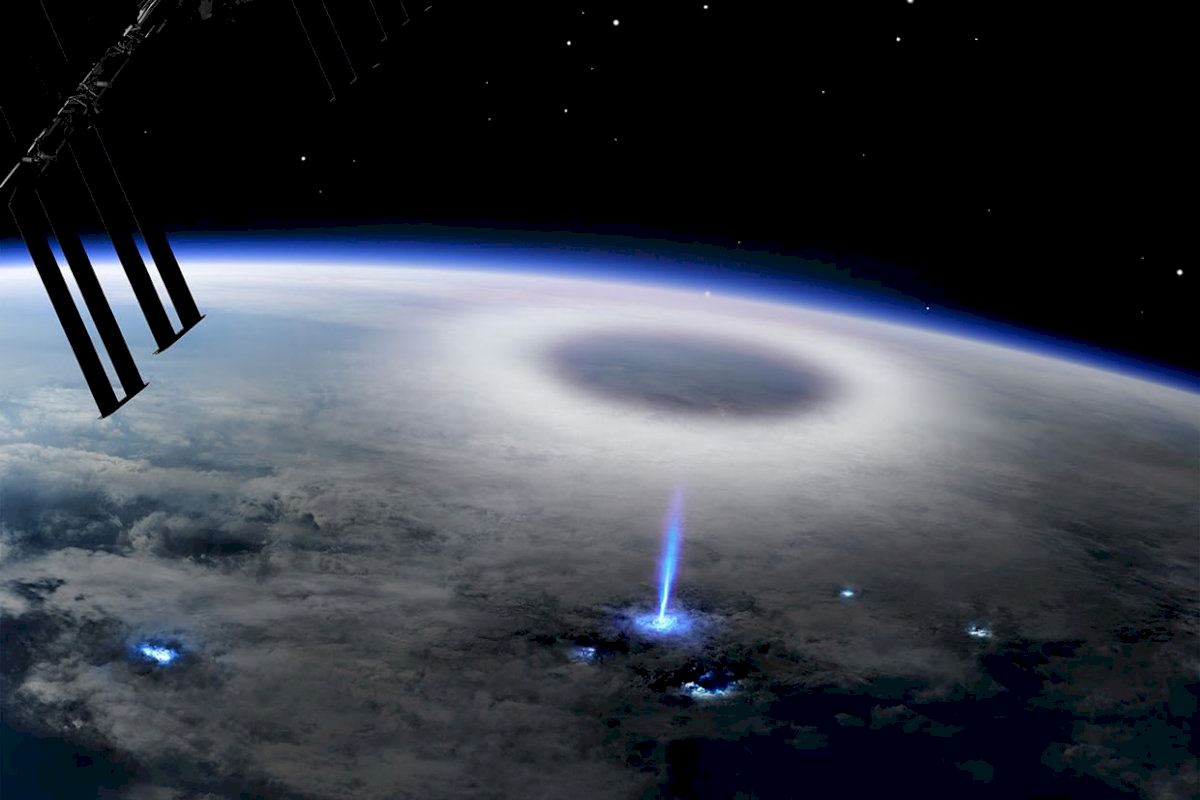 Astrofísicos detectan por primera vez un rayo azul desde su génesis, que se propaga ascendiendo en la estratosfera