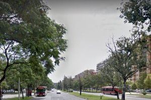 Un motorista resulta herido tras caer de la moto en Valencia