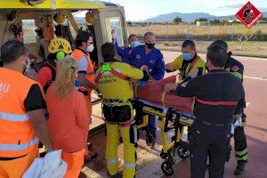 El helicóptero de los bomberos rescata a un hombre que ha caído mientras descendía el Maigmó, en Alicante