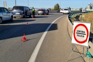 Más de 10.000 agentes vigilan ya el cierre perimetral de las grandes ciudades valencianas durante todo el fin de semana