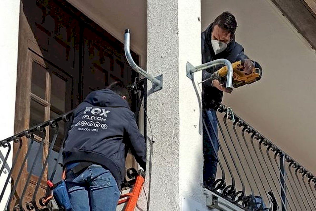 Empieza la instalación de antenas de wifi público del programa “Wifi4EU”