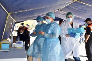 El Ayuntamiento de Elche y Salud Pública instalan una carpa para realizar pruebas PCR con cita previa y descongestionar los centros de salud y el Hospital General