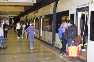 Un 25% menos de personas utilizan el metro en la provincia de Valencia durante los fines de semana por las restricciones de movilidad