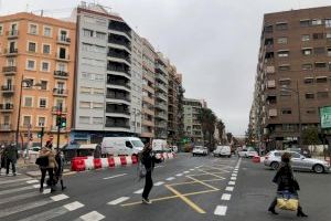 Un trabajador cae por el hueco del ascensor en un edificio de la avenida Peris y Valero