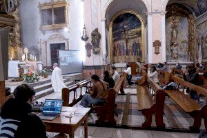 Un cáliz tiroteado y profanado por yihadistas del Daesh en Irak, presente en Valencia en la vigilia juvenil de oración