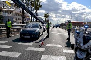 La Guardia Civil sigue colaborando activamente para ayudar a frenar la pandemia