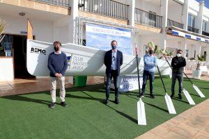 El Club Náutico de Jávea recibe un 'Falutxo' para su sección de remo