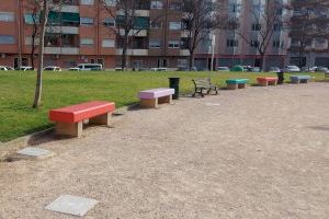 El Ayuntamiento de Alaquàs realiza trabajos de pintura de mobiliario urbano en diferentes zonas del municipio El Ayuntamiento de Alaquàs realiza trabajos de pintura de mobiliario urbano en diferentes zonas del municipio