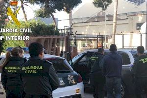 La Guardia Civil procede contra tres personas implicadas en más de 14 hechos delictivos en estaciones de servicio y casas de campo en la provincia de Valencia - (foto 2) La Guardia Civil procede contra tres personas implicadas en más de 14 hechos delictivos en estaciones de servicio y casas de campo en la provincia de Valencia - (foto 2)
