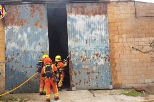 Fallece una persona en el incendio declarado en una nave de Aielo de Malferit