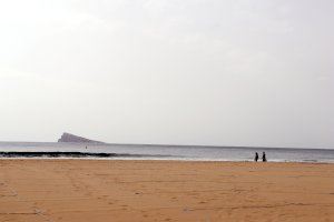 Benidorm reabre áreas de juego infantiles y zonas biosaludables e inicia la parcelación de sus playas - (foto 5) Benidorm reabre áreas de juego infantiles y zonas biosaludables e inicia la parcelación de sus playas - (foto 5)