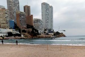 Benidorm reabre áreas de juego infantiles y zonas biosaludables e inicia la parcelación de sus playas - (foto 2) Benidorm reabre áreas de juego infantiles y zonas biosaludables e inicia la parcelación de sus playas - (foto 2)