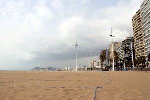 Benidorm reabre áreas de juego infantiles y zonas biosaludables e inicia la parcelación de sus playas - (foto 4) Benidorm reabre áreas de juego infantiles y zonas biosaludables e inicia la parcelación de sus playas - (foto 4)