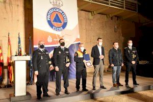 El Ayuntamiento de Elche rinde homenaje a los voluntarios de Protección Civil con un acto de reconocimiento a su labor