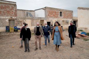 La consellera de Agricultura visita la Finca de la Casa Carlos en Llíria