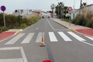 La Brigada Municipal de Obras y Servicios de Almenara repinta las marcas viales del núcleo urbano y de la Playa Casablanca - (foto 4)