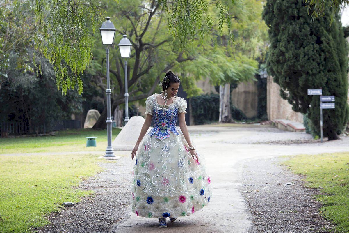 Traje de fallera reciclado: un proyecto sostenible y creativo