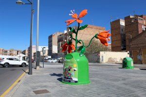Artistes fallers planten un monument damunt de sis contenidors de vidre de València per animar a reciclar - (foto 11) Artistes fallers planten un monument damunt de sis contenidors de vidre de València per animar a reciclar - (foto 11)