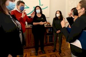 La Diputación adaptará las 46 oficinas de Suma de la provincia al sistema de video interpretación para personas sordas - (foto 2)