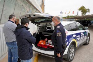 La Policía Local de Paterna equipa dos vehículos con desfibriladores y desatragantadores para mejorar su actuación en casos de emergencia