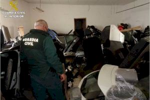 La Guardia Civil desmantela un desguace ilegal de coches en Elche