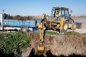 Medio Ambiente actúa de manera preventiva en la Acequia de San Juan y Paso Alto para evitar desbordes por las lluvias - (foto 4) Medio Ambiente actúa de manera preventiva en la Acequia de San Juan y Paso Alto para evitar desbordes por las lluvias - (foto 4)