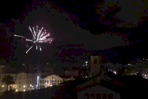 Diez castillos de fuegos artificiales iluminaron el municipio el pasado 19 de marzo como gesto de apoyo al sector fallero