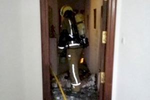 El incendio de un patio de luces en Elche obliga a desalojar a todo un edificio El incendio de un patio de luces en Elche obliga a desalojar a todo un edificio