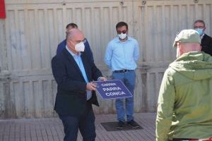 La Vila inaugura la calle dedicada a José María Parra Conca en homenaje a su labor en favor de las personas con diversidad funcional del municipio