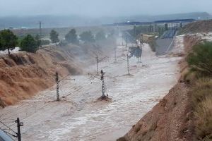 ADIF empieza a atender las demandas de la Font de la Figuera e inicia los trámites del proyecto de mejora de drenaje del túnel del ferrocarril