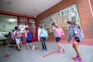 Sanidad recomienda el uso mascarillas quirúrgicas o FFP2 a docentes de infantil y de alumnos con necesidades especiales