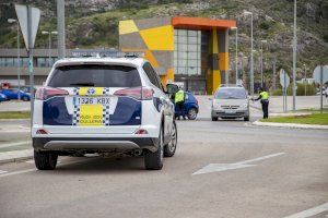 Cullera blinda sus accesos con 50 puntos de control policial estos días