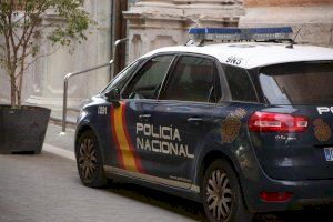 Una fiesta ilegal de 14 personas en Valencia acaba con un policía herido