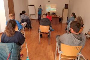 Finalizan en Vallat los cursos de introducción al compostaje casero y de interpretación ambiental de la Mancomunidad Espadán Mijares