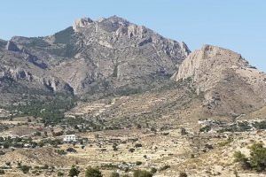 Asisten a dos personas por inhalación de humo en un incendio en Busot