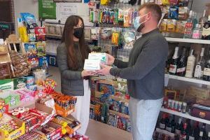 L'Ajuntament de Sant Jordi entrega material de protecció als comerços i establiments turístics