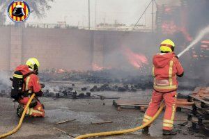 Es crema una fàbrica de palets a Aldaia