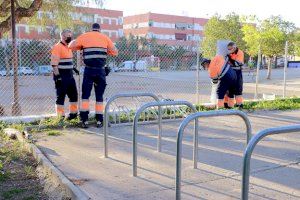 La brigada municipal pone a punto los colegios públicos de Puçol durante las vacaciones de Semana Santa