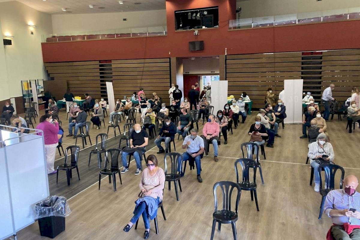 El Área de Salud de Gandia ha vacunado en dos días a 2.670 personas de 64 y 65 años de los 41 municipios de la Safor