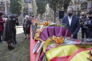 La Diputació participa en el lliurament a les famílies de les restes de 17 persones represaliades i enterrades en la fossa 127 de Paterna - (foto 2)