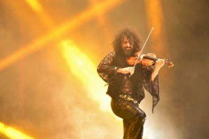 Apoteósico final en el concierto de Ara Malikian en la Rotonda del Parque Municipal de Elche - (foto 4) Apoteósico final en el concierto de Ara Malikian en la Rotonda del Parque Municipal de Elche - (foto 4)