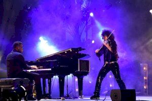 Apoteósico final en el concierto de Ara Malikian en la Rotonda del Parque Municipal de Elche - (foto 6) Apoteósico final en el concierto de Ara Malikian en la Rotonda del Parque Municipal de Elche - (foto 6)
