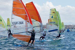 La FVCV proclama a sus campeones autonómicos de Windsurf & IQFoil en el Club Náutico de Santa Pola - (foto 2)