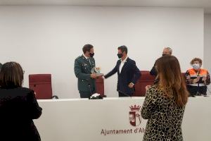 Almussafes despide oficialmente al ex capitán del Puesto Principal de la Guardia Civil, Javier Muñoz - (foto 3) Almussafes despide oficialmente al ex capitán del Puesto Principal de la Guardia Civil, Javier Muñoz - (foto 3)