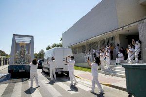 La imagen peregrina de la Virgen visita hoy en Manises, el Hospital, una residencia de ancianos y el parque de la cerámica