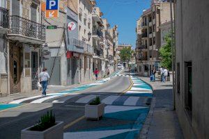 Chiva ya ha realizado la primera actuación de urbanismo táctico para recuperar espacio peatonal en el centro urbano - (foto 4)