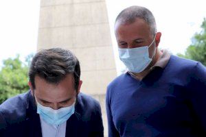 El alcalde de Callosa del Segura, Manuel Martínez, apoya la petición del Partido Popular de Elche para que la cruz del Paseo Germanías no sea derribada